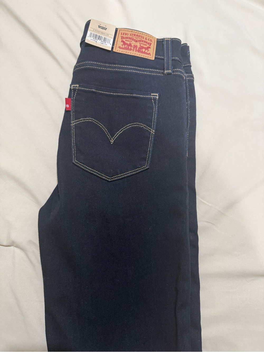 Levi's women’s Dark Blue High Rise Super Skinny Jean *NEW*